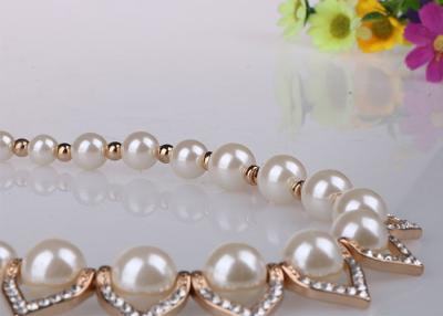 China Vintage Delicate Fashion Jewelry Pearl Necklaces With Diamond And Alloy Pieces for sale