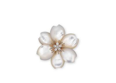 China Fashion Pink Carved Mother Of Pearl Jewelry Brooch With Diamond For Bridesmaids for sale