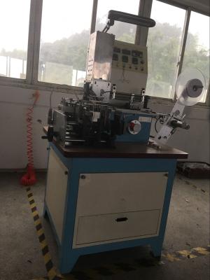 China Máquina ultrasónica 220V/110VAC del corte y del plegamiento de la etiqueta del doblez de centro en venta