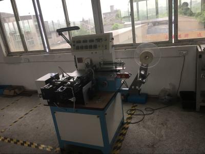 China Label Cutting And Folding Machine / Hot Melt Labeling Machine for sale