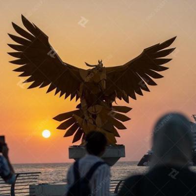 China 9m High Falcon Sculpture Customized Golden Large Brass Eagle Sculpture Statue for sale