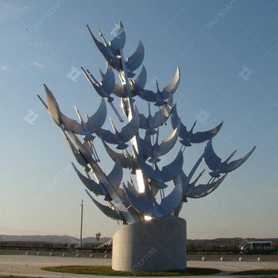 China Urban Decoration Spray Paint Sculpture Stainless Steel Flying Crane Sculpture for sale