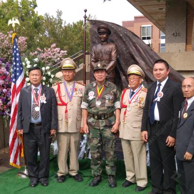 China Antique Silicon Bronze Soldier Monument Statues Patina Finish for sale