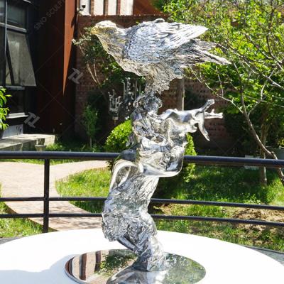 China Modern Animal Metal Sculptures , Casting Metal Falcon Statue for sale