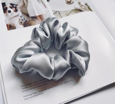 China Popular luxury silk hair scrunchies elephant hair scrunchies mulberry silk scrunchie summer mulberry silk scrunchie for sale