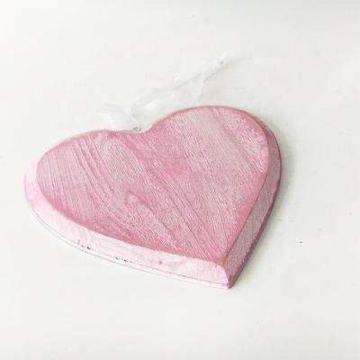 China Eco - Friendly Best Selling Polished Paulownia Wood Heart Hanging Decoration for sale