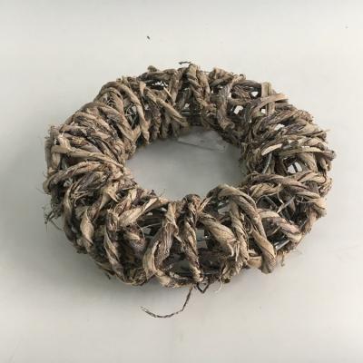 China 100% Natural Eco-friendly Handmade Eco-friendly Round Shaped Christmas Garlands For Outdoor Decoration for sale