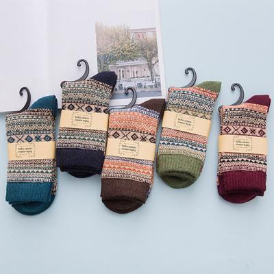 China 2021 New American Stylish Wool Paisley Sporty Thick Men's Socks Designer Mens Tube Socks for sale