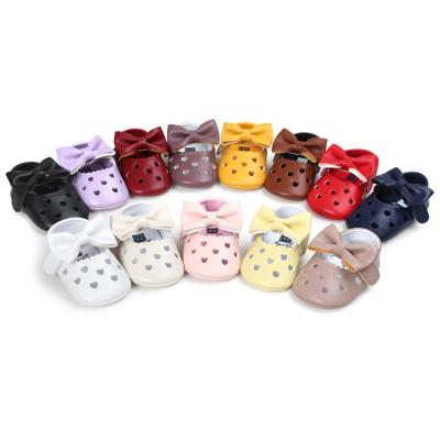 China Lightweight High Quality PU Leather Baby Soft Sole Shoes Heart-Shaped Hollow Out With Bows Shoes Spring Baby Infant Walking Shoes for sale