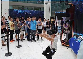 China Large Cool VR Standing Platform HTC Vive Virtual Simulator For Amusement Park for sale