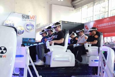 China 6 spelers9d VR Simulator voor Themapark/Witte & Blauwe Virtuele Werkelijkheidsbioskoop Te koop