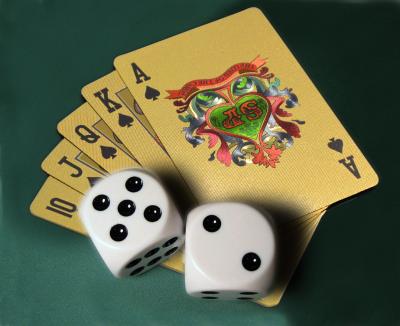 Chine Cartes de jeu plaquées plein par or plaquées par or chanceux de cadeau de plate-forme d'impression de cartes de jeu de jeu à vendre