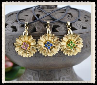 China 24K Gold Plated Jewelry Zinc-Aluminum Alloy Zircon Sunflower Gold Pendant for sale