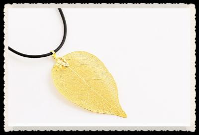 Chine La nature a plongé le collier de pendant de feuille d'or 24K à vendre