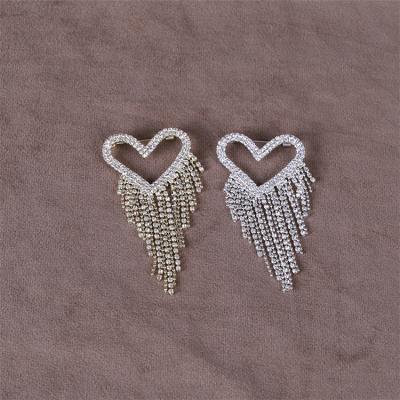 China Female Alloy Diamond Rhinestone Pin Brooches Of Fashionable Love Heart Temperament Jewelry for sale