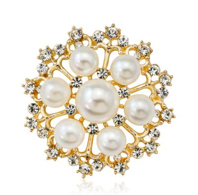 China Hot Sale Alloy Rhinestone Pearl Brooch Fashion Stain Pearl Brooch Gold Flower Trendy for sale