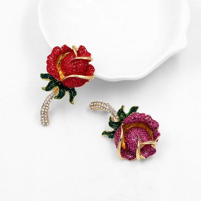 China Luxury romantic rose bouquet flower love pin crystal pin brooch for wedding invitation for sale