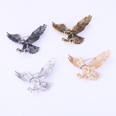 China Fashion Korean version Eagle Brooch Popular Animal Brooch corsage clothing accessories chain pins for sale