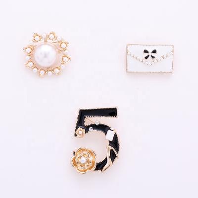 China Good fashionable safeti pin breastpin brooch mother pearl hummingbird brooch pin for sale