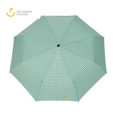 China Minimalist 3 Fold Lady Portable Umbrella Candy Color Green Custom Umbrella With Wooden Handle for sale