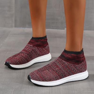 China 2021 New Fashion Trend Mesh Student Breathable Sports Shoes Flying Woven Sports Socks Shoes for sale