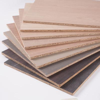 China 12mm 15mm 16mm 18mm Traditional Chipboard Melamine Faced Particle Board For Furniture for sale