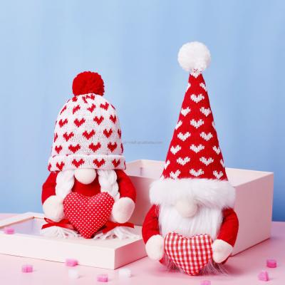 China New Design Valentines Day Gnomes Gnomes Doll With Heart Decor Valentine's Day Felt Gift Position Gnome for sale