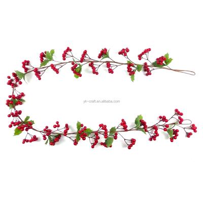 China Hot Product Artificial Red Berry Garlands Christmas 6ft Plastic Greenery Christmas Wedding Decor Garlands Tree Decor Hanging Garlands for sale