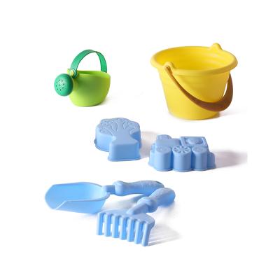 China PVC Rubber Material Beach Toys Sand Digging Toys Sand Molds Bucket Shower For Sale Random Color 18x17.4x21 cm for sale