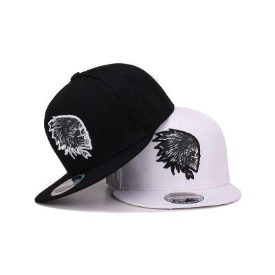 China COMMON Fashionable 6 Panel Design 100% Cotton Adult Black Flat Brim Structured Embroidery Logo Snapback Closure Cool Snapback Hat for sale