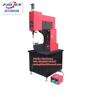 China Rear Auto Feeding Hydraulic Lid Fastener Inserting Riveting Machine For Sale for sale