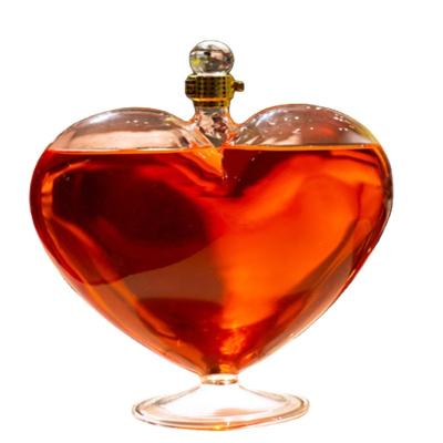 China Modern High Quality Anti-scald Heart Shaped Glass Decanter Set Whiskey Decanter for sale