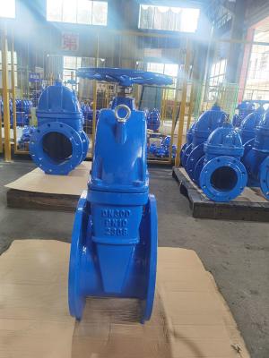 China Válvula de puerta de cuña resistente industrial Din 3352 F4 Rueda de mano en venta
