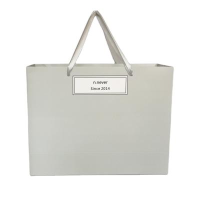 China Cmyk 2022 Recyclable Luxury Sliver Or Pantone Customizable Gift Shoe Shopping Paper Bags for sale