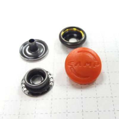 China Garment Low Price Good Quality Color Accept Customized Metal Plastic Garment Accessory Button for sale