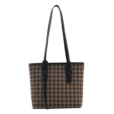 China 2022 New Fashion Lattice Tote Bag Fashionable Niche Bag Large Capacity Shoulder Bag Female 2022 New SDFSYW0042 for sale