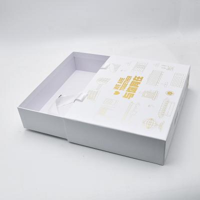 China Recycled Materials Custom Christmas Baby Gift Box Paper Box Gift Packing Candle Jar Small With Lid And Gift Box for sale