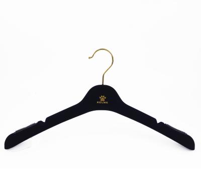 China YT anti-slip and durable save space velvet hanger black plastic hanger with anti-slip velvet flocked velvet cheap hanger for sale