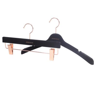 China Factory Custom Multifunctional Black Plastic Top Hanger Assembling Velvet Anti-Slip Coat Hanger With Notches For Dress for sale