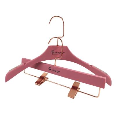 China YT Women's Pink Rubber Coated Hook Anti-Skid Dark Anti-skid Durable Cloth Jacket Display Plastic Coat Hanger for sale