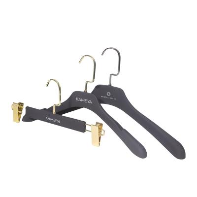 China exquisite & YT Luxury Black Coated Coated Hanger Rubber Plastic Anti Slip Hanger Anti Slip Clothes Hanger For Cloth for sale