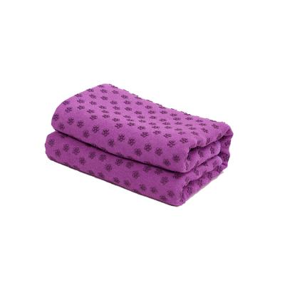 China Wholesale Purple Gym Yoga Towel Microfiber Non-Slip Yoga Mat Hypoallergenic With PVC Dots for sale