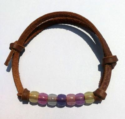 China Vintage Cowhide Beads Bracelet Leather UV Glow In The Dark Beads UV Fading Bracelet for sale