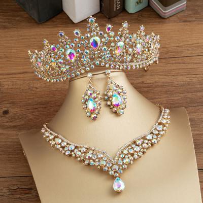 China Luxury Rhinestone Bridal Jewelry Set Accessories 3 Qushine Set Crystal Crown Tiaras Necklace Earring Set For Bride Hair Accessory for sale