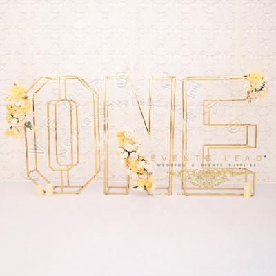 China Wedding Elegant Decoration Gold Wedding Ideas A Letter Wedding Walkway Rack for sale