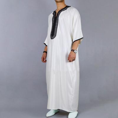 China New Design Men Comfortable Clothing Style New Feel Dubai Muslim African Plus Size Islamic Clothing Shirt Black Thobe Dress For Men for sale