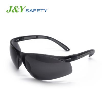 China Premium Guangdong Sun Anti-impact Protected Glass Safety Goggles Black Eye Protection for sale