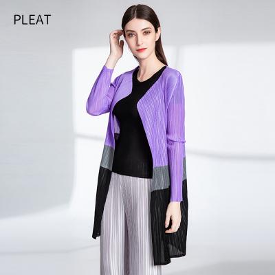 China 100% Polyester Anti-pilling Pleated Cape Color Matching Anorak With European And American Style Ladies Jackets for sale