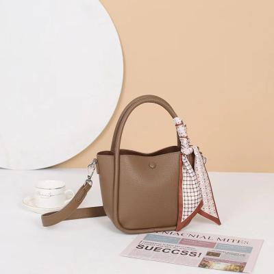 China High Quallity Woman shoulder handbag with ribbon 2023 fashion classical high-quality daily tote bag for sale