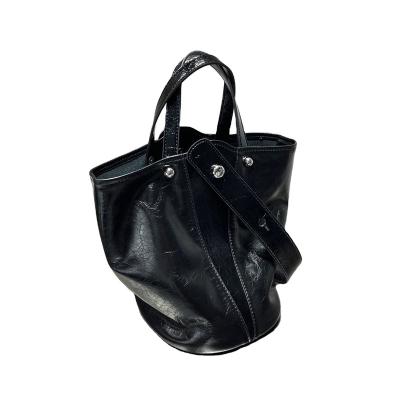 China Waterproof 2023 Wholesale Luxury Fashion Design Basket Bag Woman Bucket Bag Burnished Women's Shoulder Tote Bag for sale